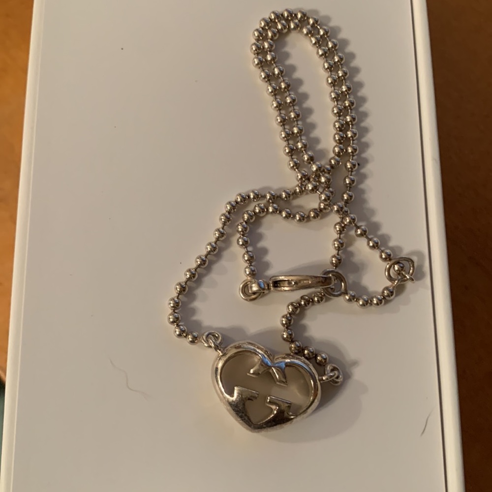 Gucci heart shaped interlocking necklace - Picture 2 of 6
